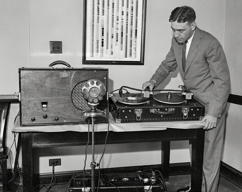 Difference between Modern Radio and Old-age Radio